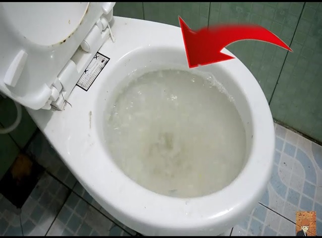 Bồn cầu xả nước kh&ocirc;ng xoay