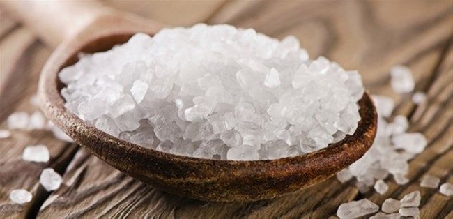 Sử dụng ph&egrave;n chua tẩy bồn cầu