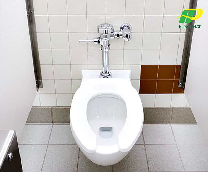 H&uacute;t hầm cầu gi&uacute;p cho bồn cầu lu&ocirc;n th&ocirc;ng tho&aacute;ng 