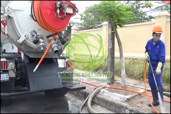 L&agrave;m sạch đường ống nước sinh hoạt với dịch vụ Tiến Ph&aacute;t