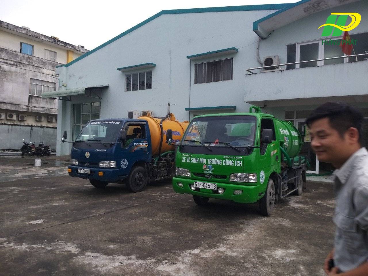 H&uacute;t hầm cầu khu nh&agrave; tập thể