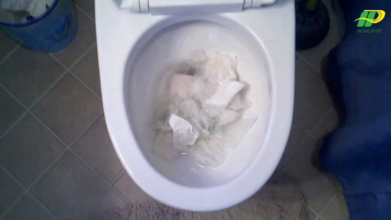 Kh&ocirc;ng bỏ nhiều giấy vệ sinh v&agrave;o bồn cầu g&acirc;y đầy bể phốt