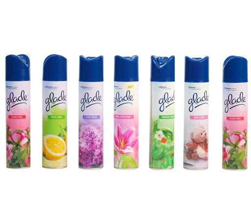 Khử h&ocirc;i nh&agrave; vệ sinh bằng thuốc xịt ph&ograve;ng