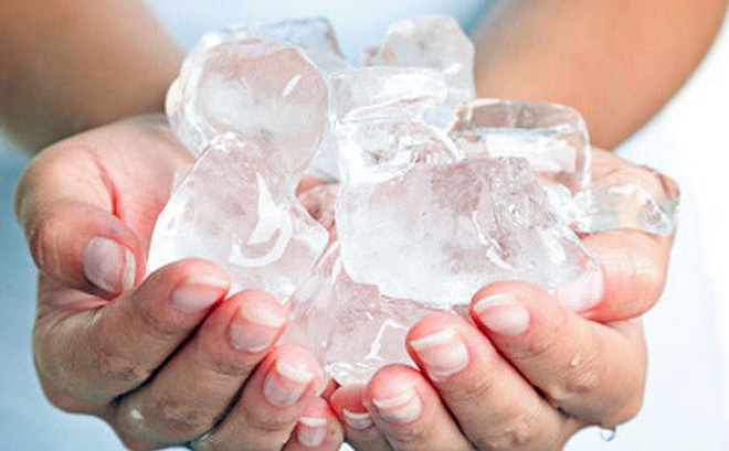 Khử m&ugrave;i h&ocirc;i bằng đ&aacute; cục