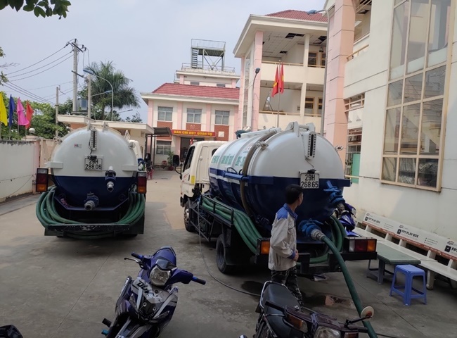Thợ h&uacute;t hầm cầu huyện H&oacute;c M&ocirc;n v&agrave; dấu hiệu nhận biết