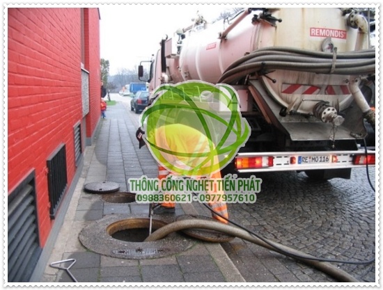 Thi c&ocirc;ng h&uacute;t hầm cầu gi&aacute; rẻ.