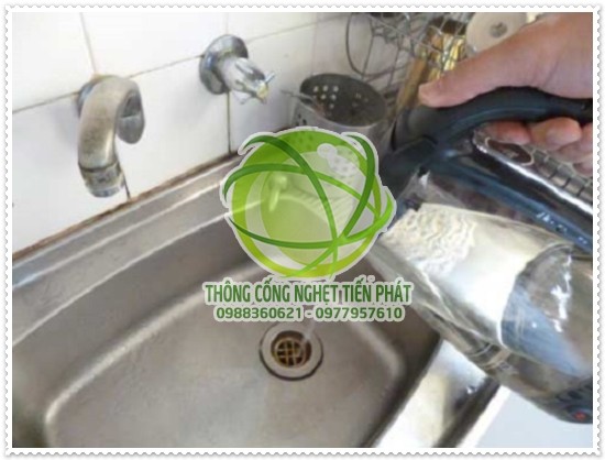 L&agrave;m sạch bồn rửa ch&eacute;n inox đ&uacute;ng c&aacute;ch