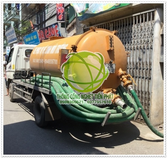 Xe xử l&yacute; chất thải tiến ph&aacute;t.