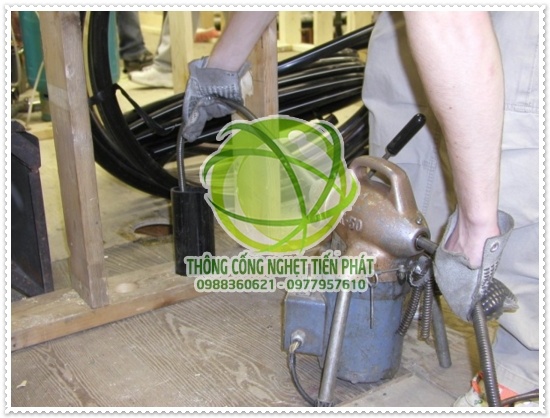 Thi c&ocirc;ng r&uacute;t hầm cầu kh&ocirc;ng g&acirc;y m&ugrave;i h&ocirc;i.