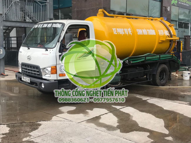 R&uacute;t hầm cầu bằng m&aacute;y l&ograve; xo