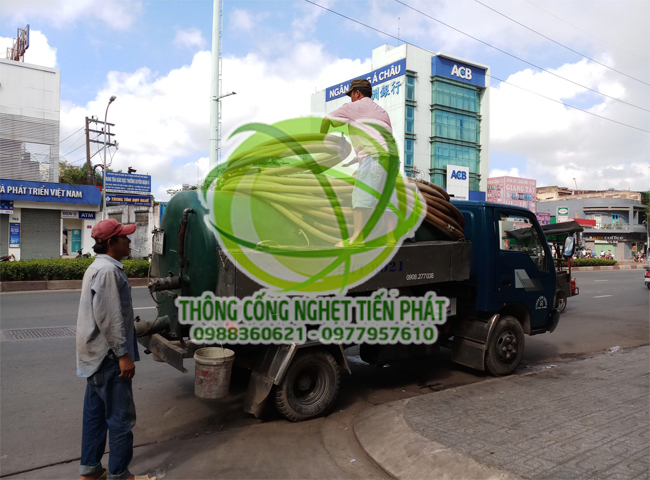 R&uacute;t hầm cầu Tiến Ph&aacute;t thi c&ocirc;ng nhanh ch&oacute;ng