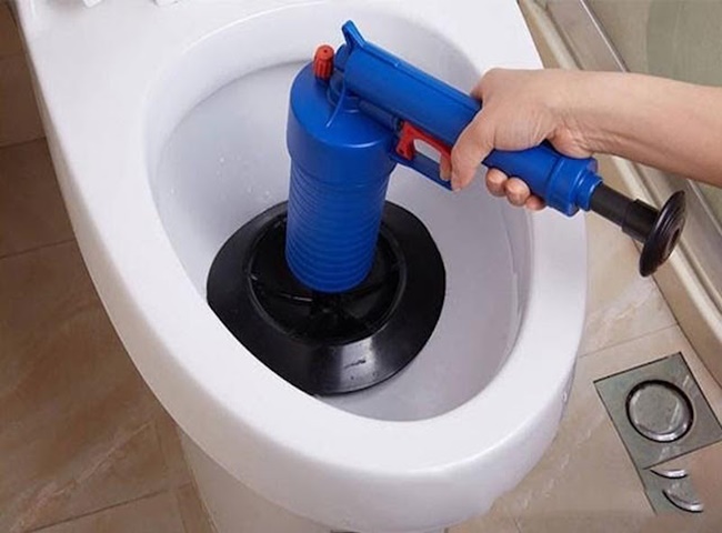 Th&ocirc;ng bồn cầu nghẹt Quận 5 bằng m&aacute;y n&eacute;n kh&iacute;