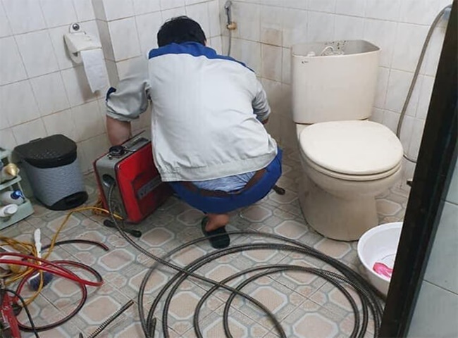 Chi ph&iacute; th&ocirc;ng bồn cầu Quận 6 gi&aacute; rẻ chỉ từ 200.000 đồng