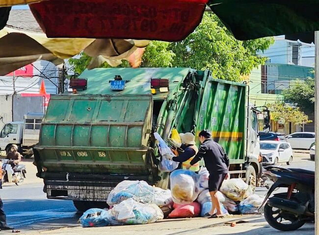 Dịch vụ thu gom rác thải sinh hoạt