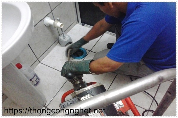 Th&ocirc;ng tắc đường ống tho&aacute;t nước chuy&ecirc;n nghiệp