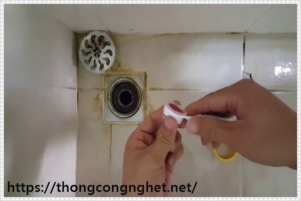 c&aacute;ch xử l&yacute; ống tho&aacute;t nước s&agrave;n bị tắc nghẽn