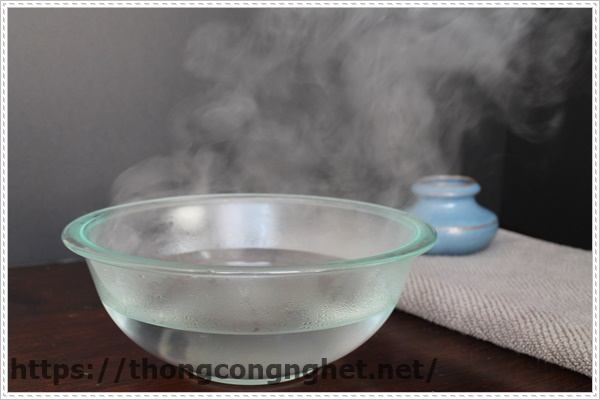 D&ugrave;ng giấm để khử m&ugrave;i h&ocirc;i nước tiểu.