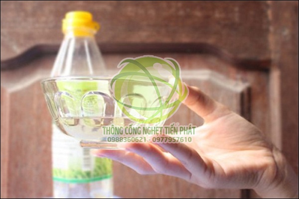 Vệ sinh v&ograve;i nước inox bằng giấm trắng