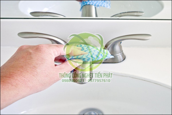 Vệ sinh v&ograve;i nước inox đơn giản tại nh&agrave;